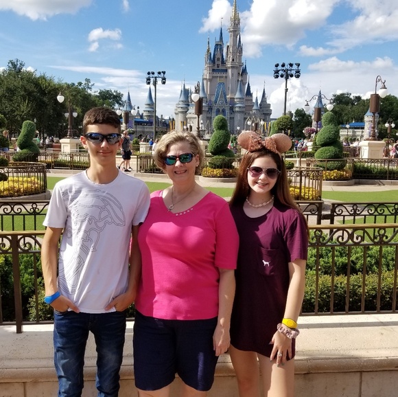 Meet your Posher, Andrea - Picture 3 of 3